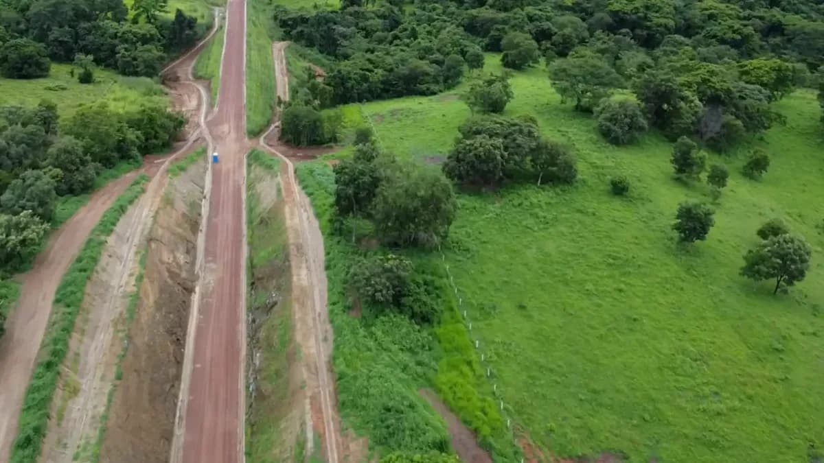 Impactos ambientais em ferrovias: O que a FICO nos ensina sobre progresso e meio ambiente